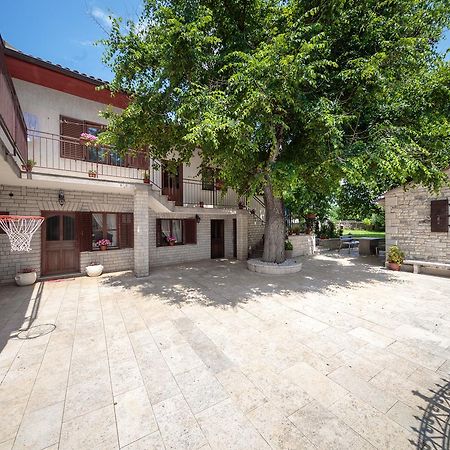 Apartments Mirjana 1655 Kanfanar Kültér fotó