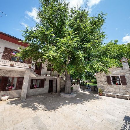 Apartments Mirjana 1655 Kanfanar Kültér fotó