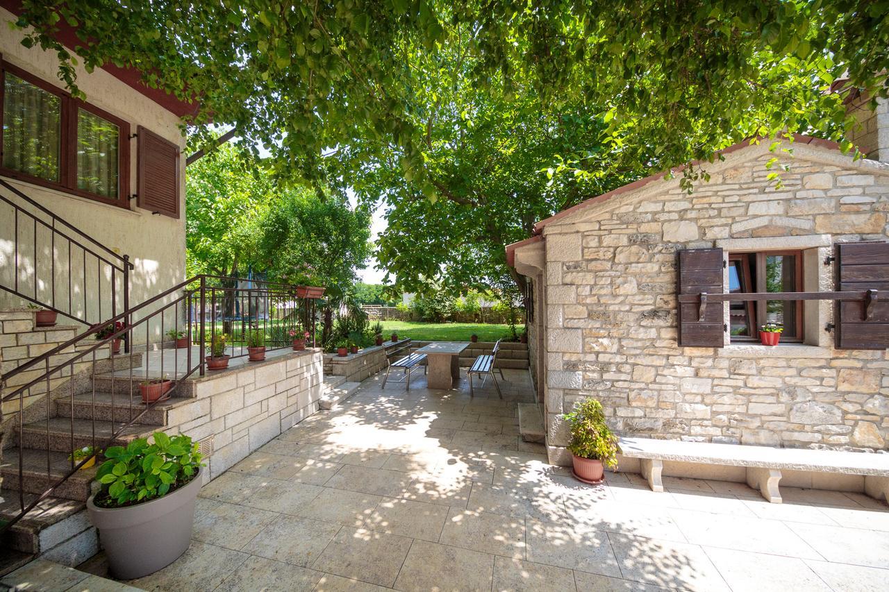 Apartments Mirjana 1655 Kanfanar Kültér fotó