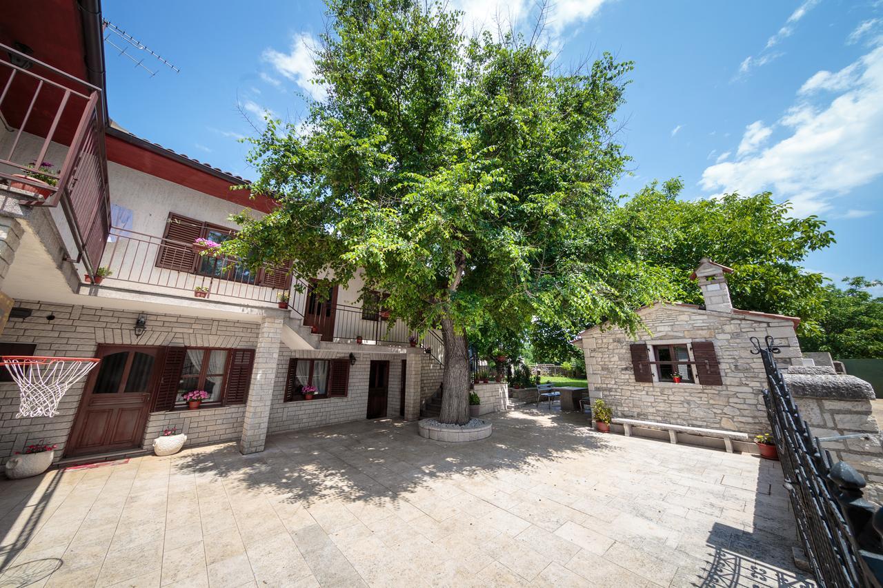 Apartments Mirjana 1655 Kanfanar Kültér fotó