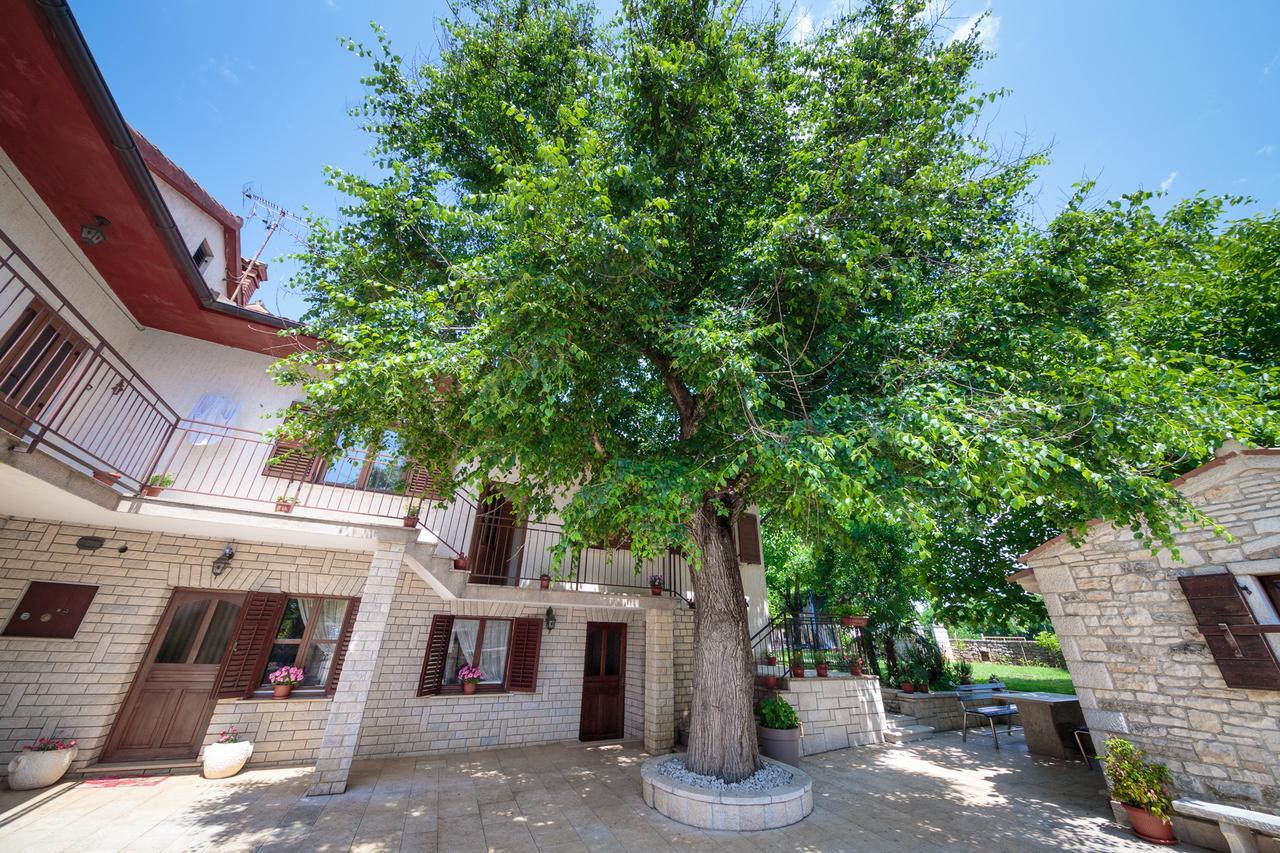 Apartments Mirjana 1655 Kanfanar Kültér fotó