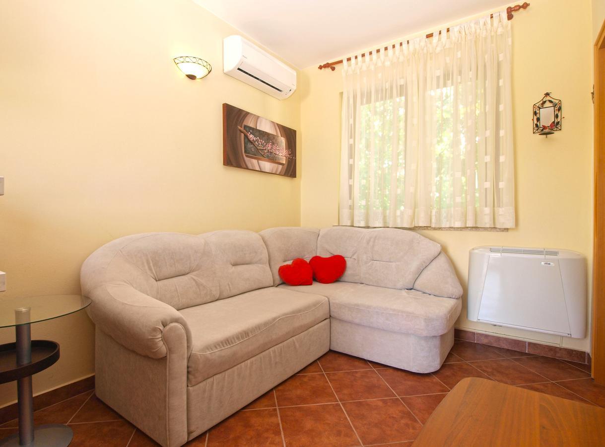 Apartments Mirjana 1655 Kanfanar Kültér fotó