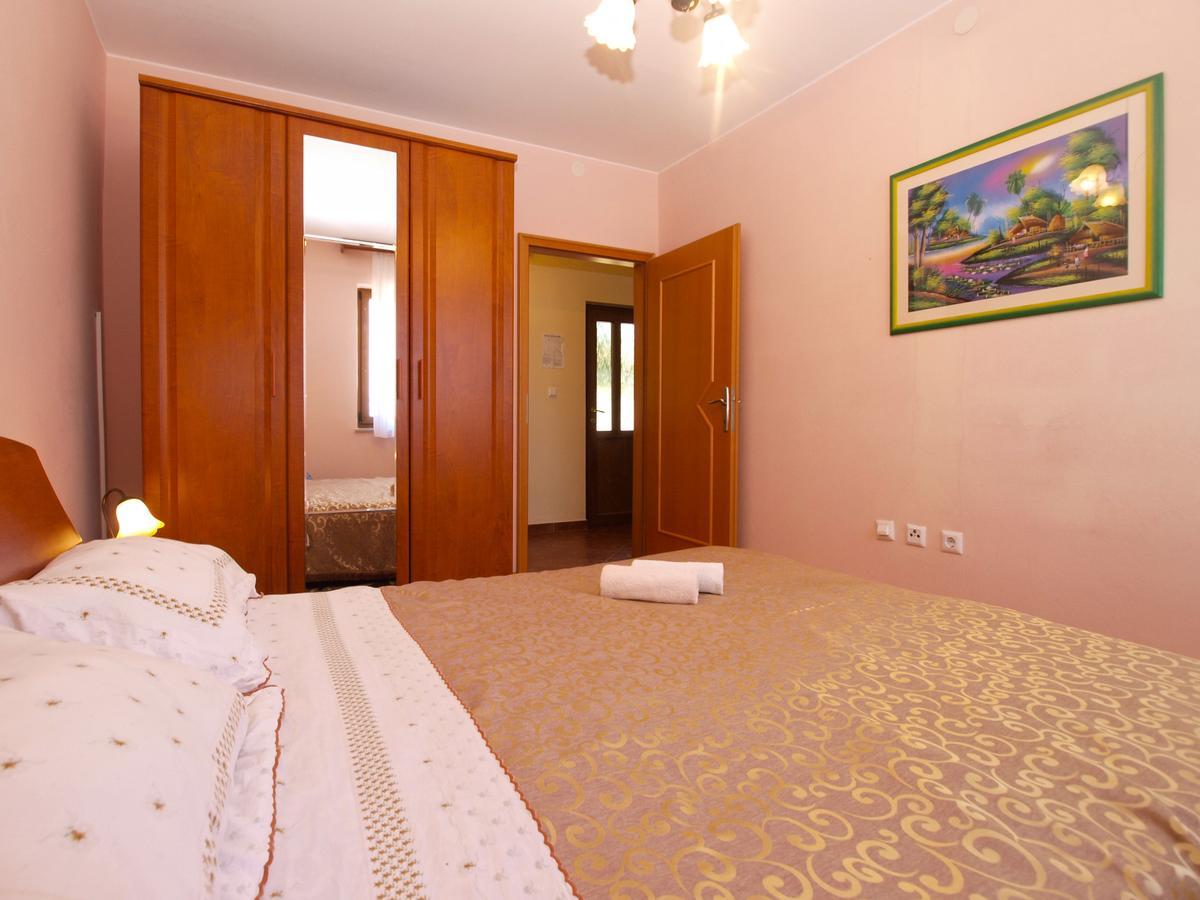 Apartments Mirjana 1655 Kanfanar Kültér fotó