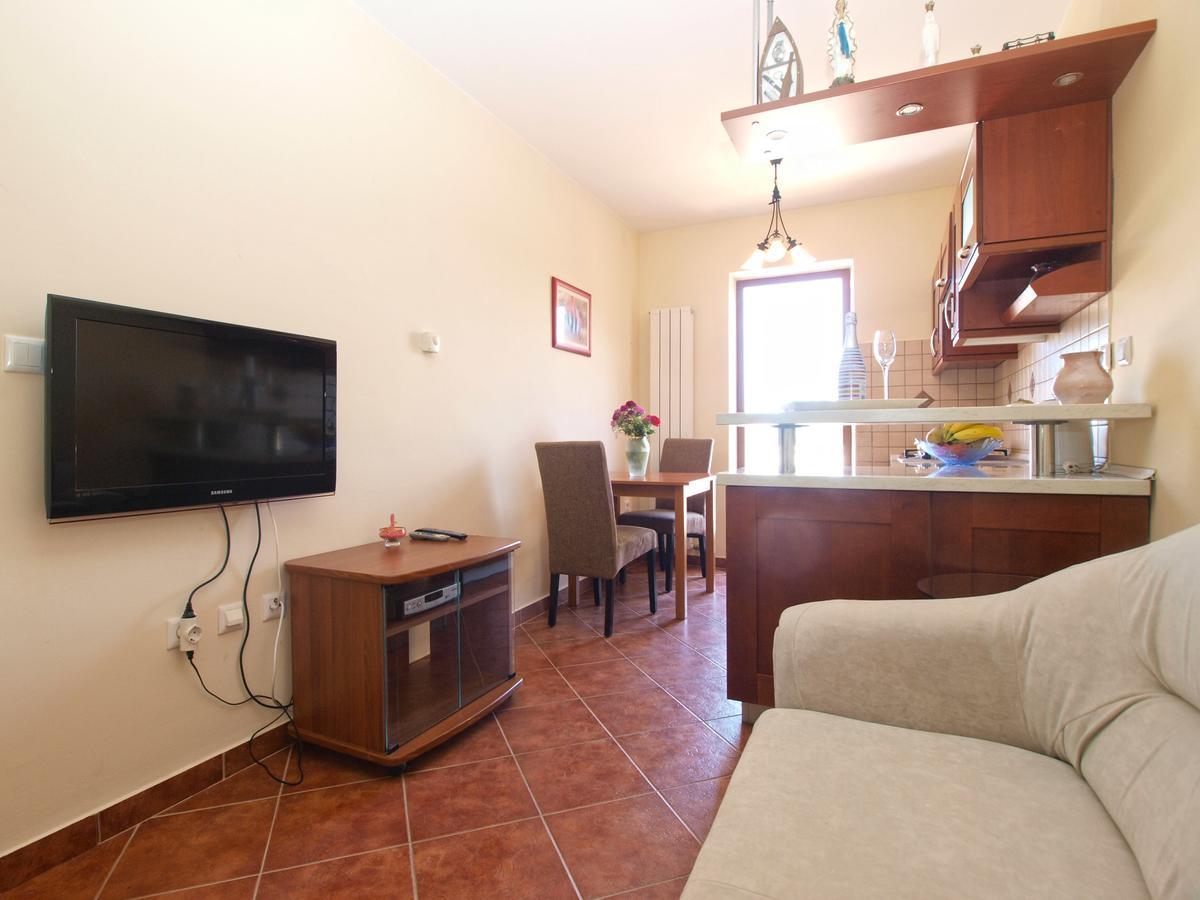 Apartments Mirjana 1655 Kanfanar Kültér fotó