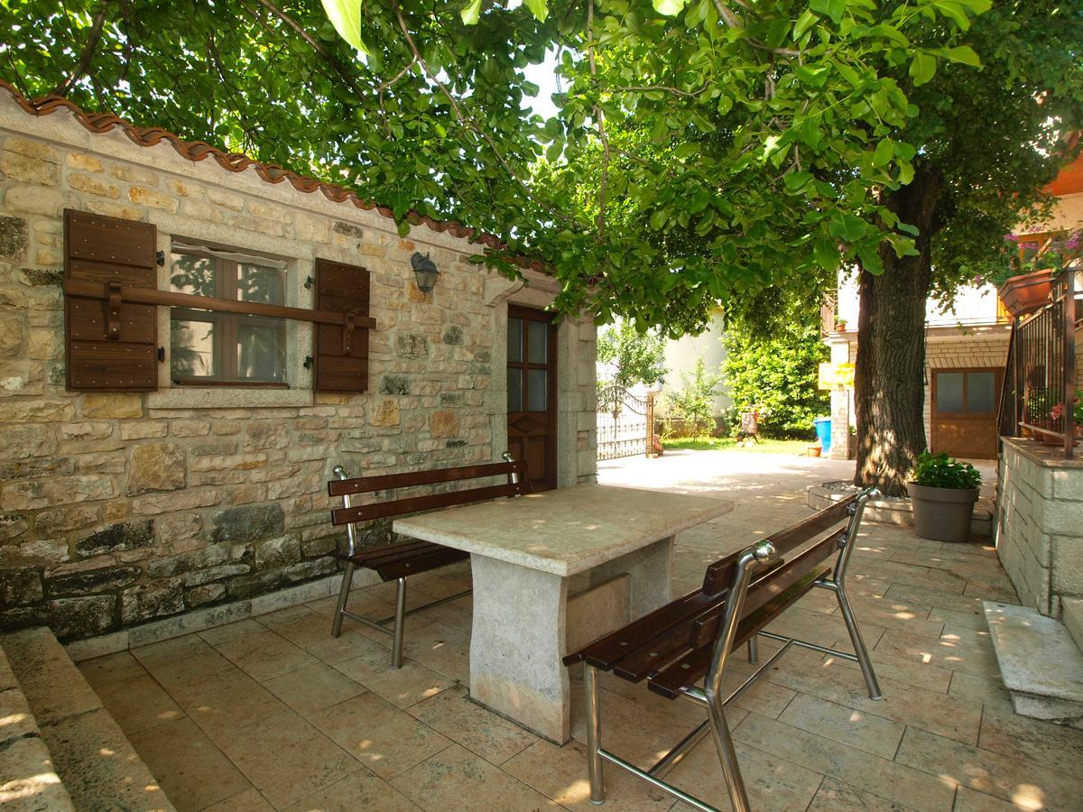Apartments Mirjana 1655 Kanfanar Kültér fotó