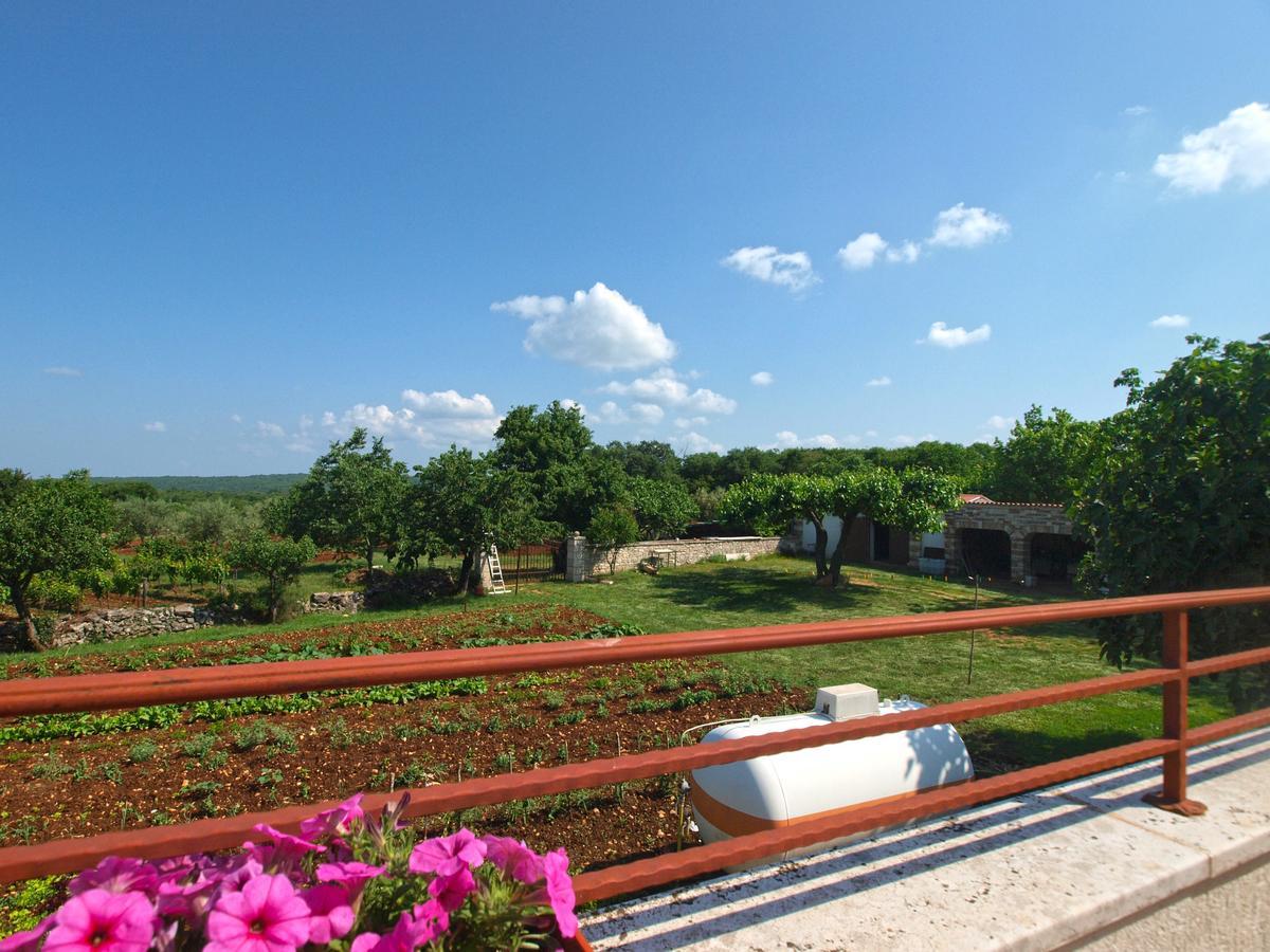 Apartments Mirjana 1655 Kanfanar Kültér fotó