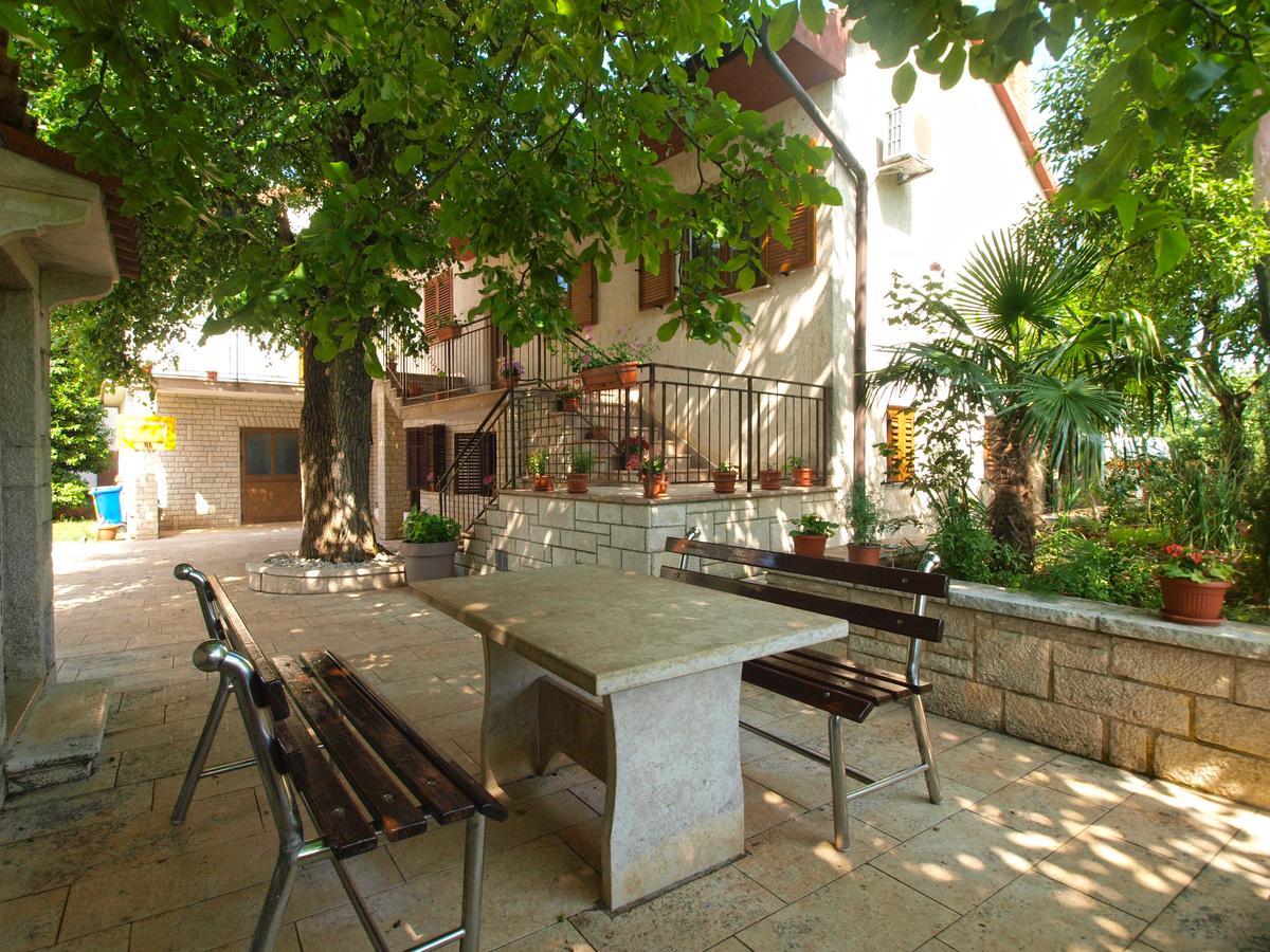 Apartments Mirjana 1655 Kanfanar Kültér fotó