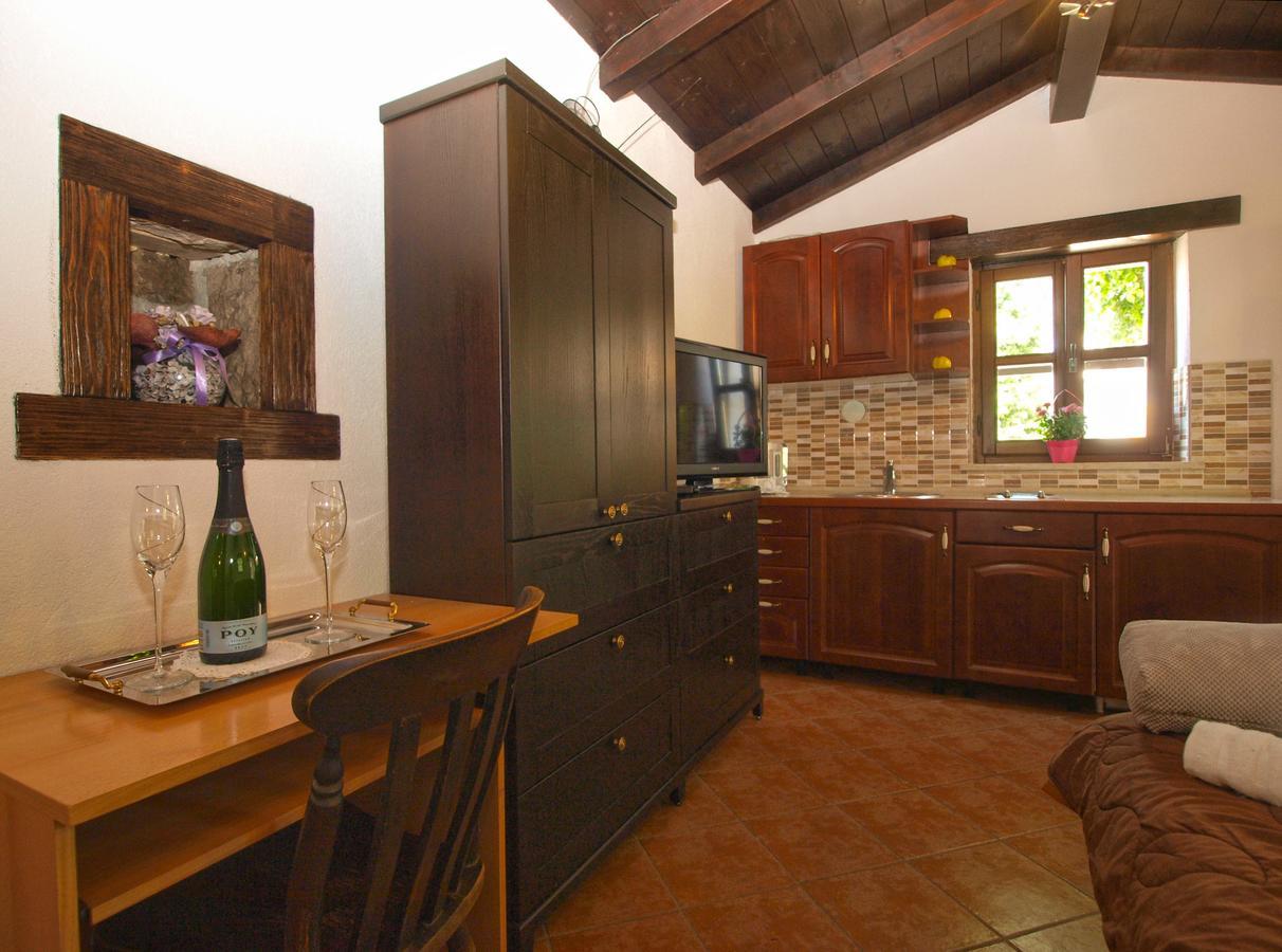Apartments Mirjana 1655 Kanfanar Kültér fotó