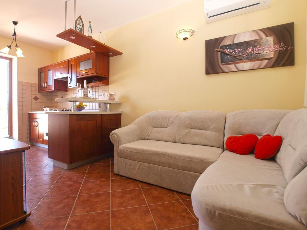 Apartments Mirjana 1655 Kanfanar Kültér fotó